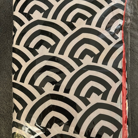 New in package car seat cover. Black, white and red. One size fits most - Picture 3 of 3